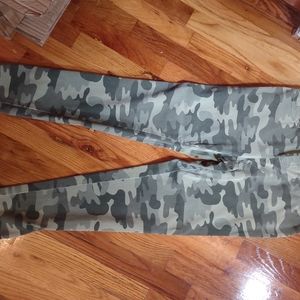 Women's Skinny Pull On Camo Pants 0x-14W